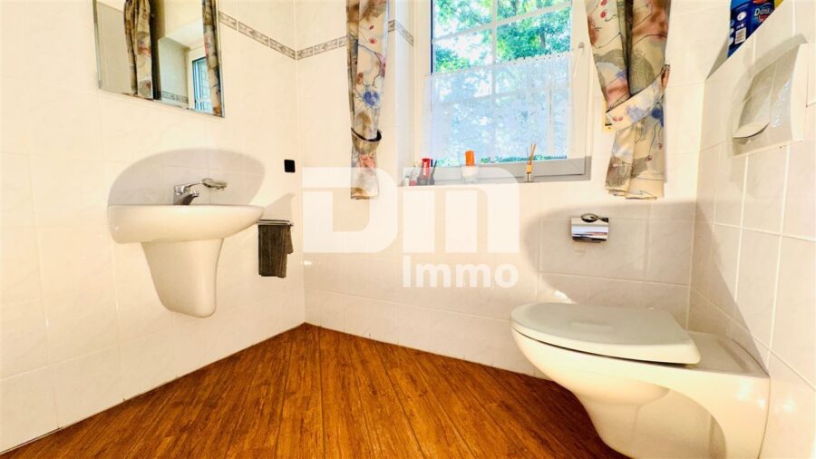 Hochklassiges Einfamilienhaus mit Einliegerwohnung in Bestlage auf großem Traumgrundstück - EG Gäste WC